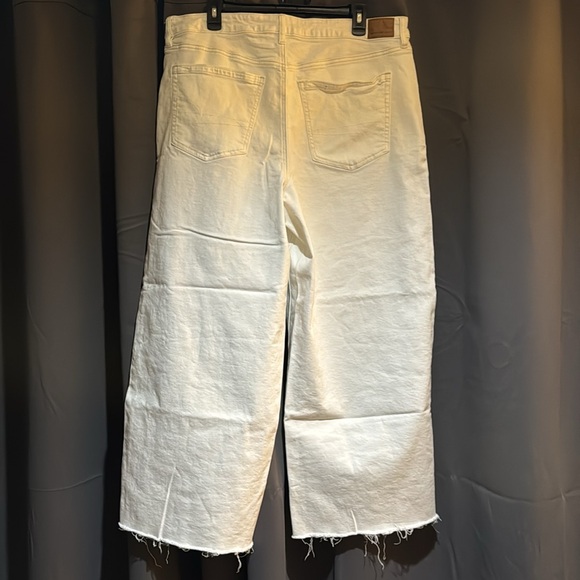 American Eagle wide legged cropped jeans white size 16 - Picture 2 of 2